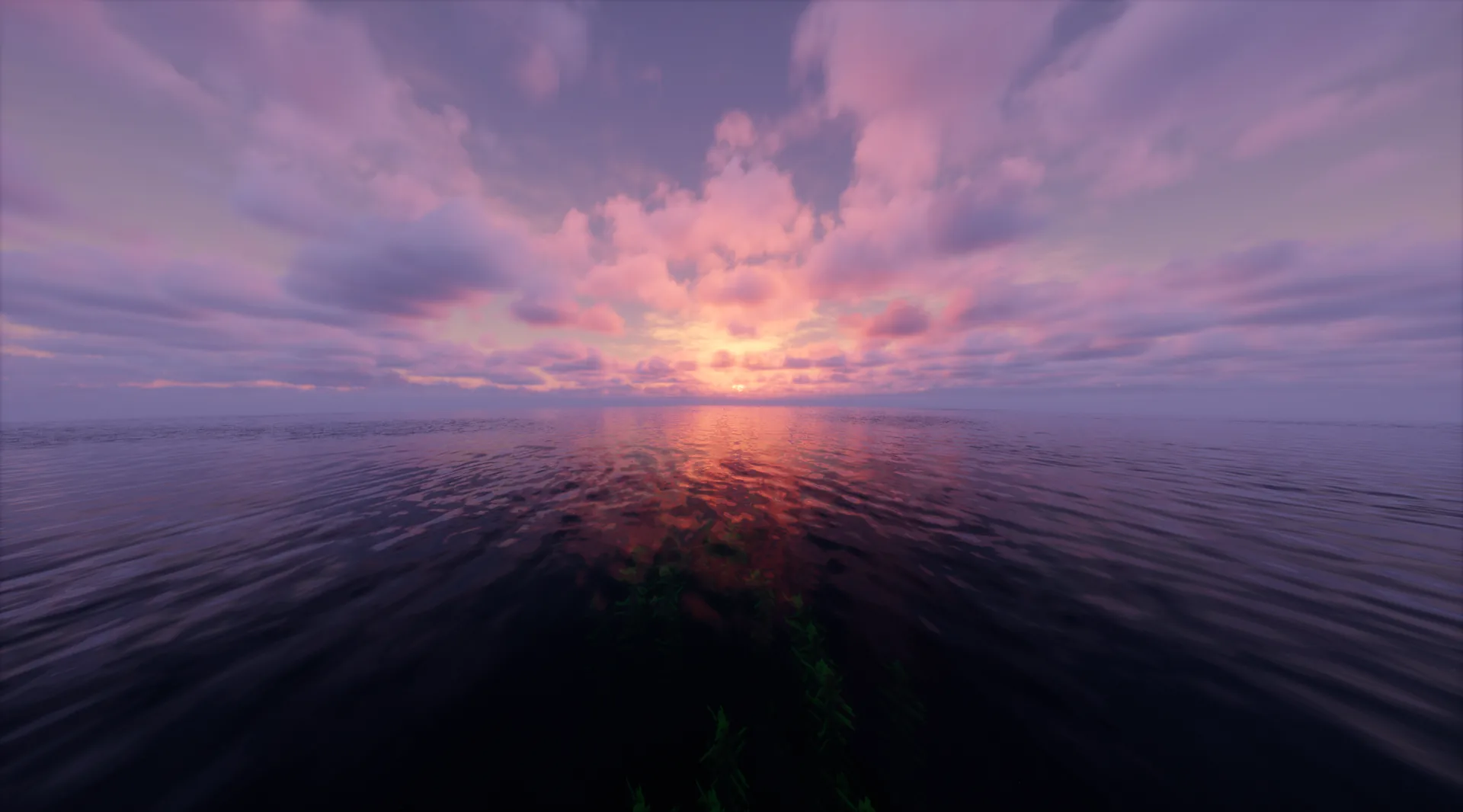 Mar en calma al atardecer con el cielo cubierto de nubes violetas
